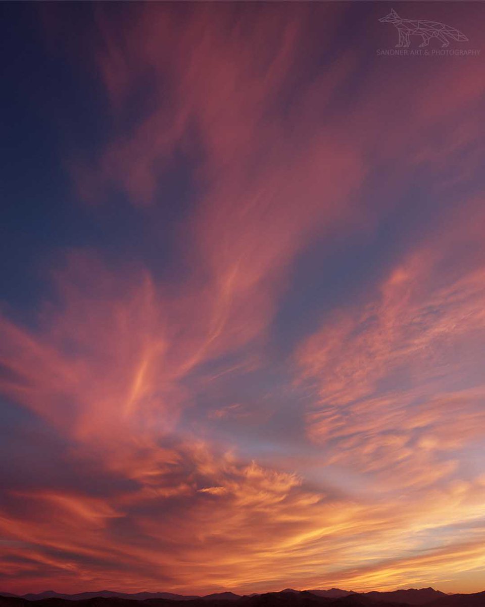 Amorphousbeing's tweet photo. Vibrant sunset over the Grampians National Park, Victoria, Australia. Luminosity masking was used to bring out the dramatic glow  

More about me &amp; prints: 
https://t.co/MAslgMWGXS  

#Grampians #Sunset #LandscapePhotography https://t.co/rg9eaQlVlq