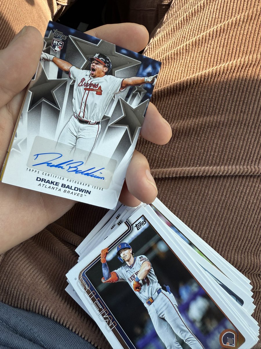 ThaSharkus's tweet photo. Hangers are indeed bangers @CardPurchaser https://t.co/KveEa6y4U2