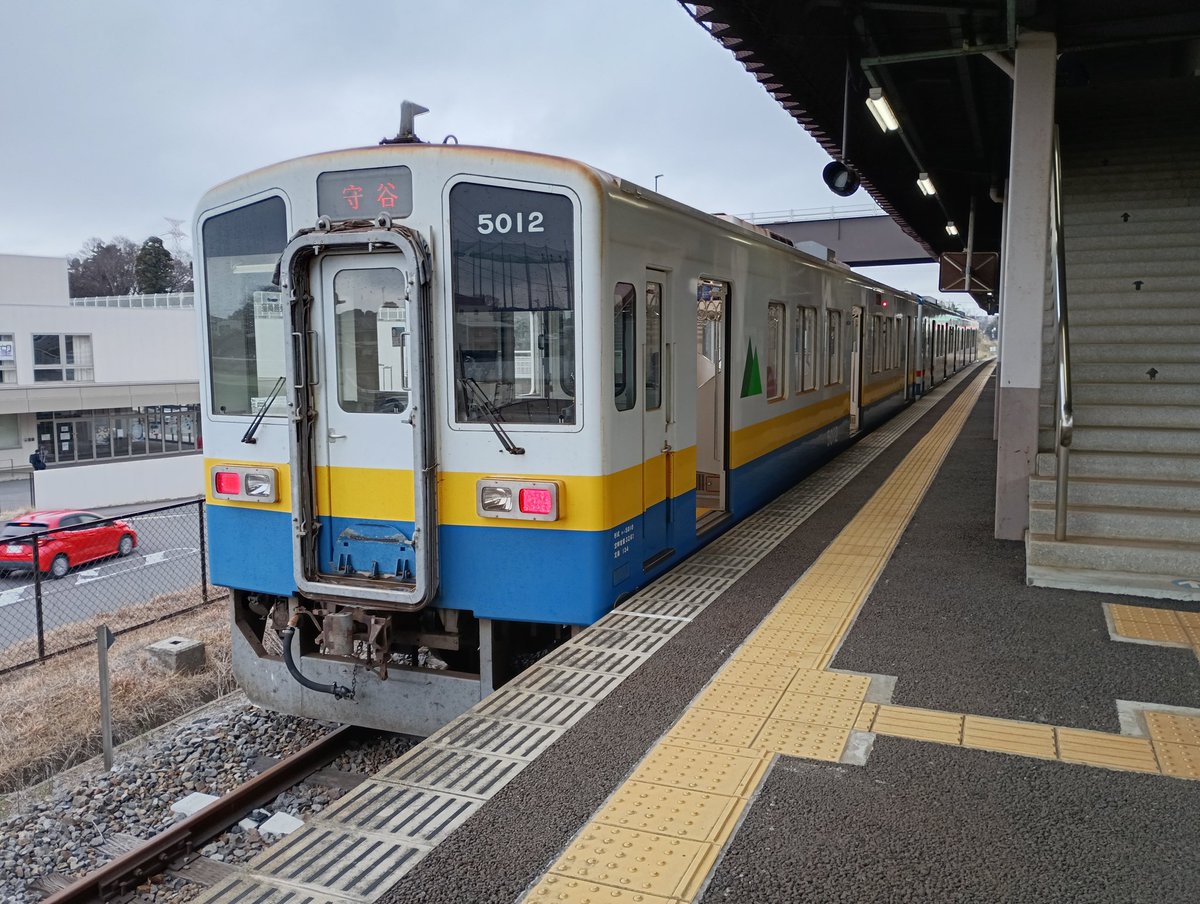kinukaze48001's tweet image. 今朝は雪降りそうな寒さ❄🐧
車内はホット🌸
今朝もエンジン全開👍
2038ﾚ 新守谷発
2300形2連+5012
5031ﾚ 下館行
5004+5011
鉄むす+緑筑波
1036/3047ﾚ
5002+5001
京成建設+ウーサー🐰
#黒田ウーサー
#クリーニング専科
#関東鉄道 #常総線