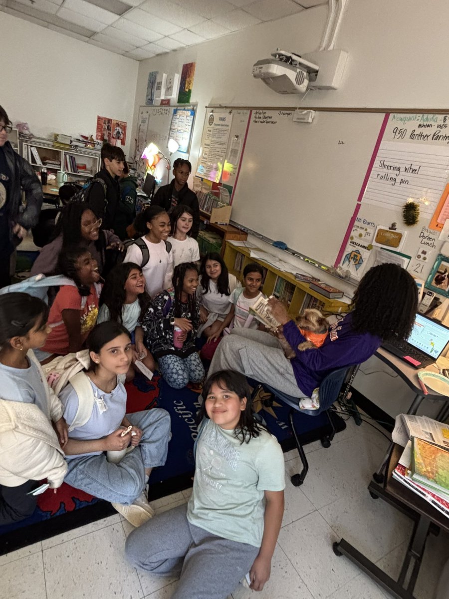 MsMoorerocks's tweet photo. So much fun today with our surprise reader today @miavmoore28 
Thank you @NPESprincipal @ClemsonWBB https://t.co/1CwmHuln28
