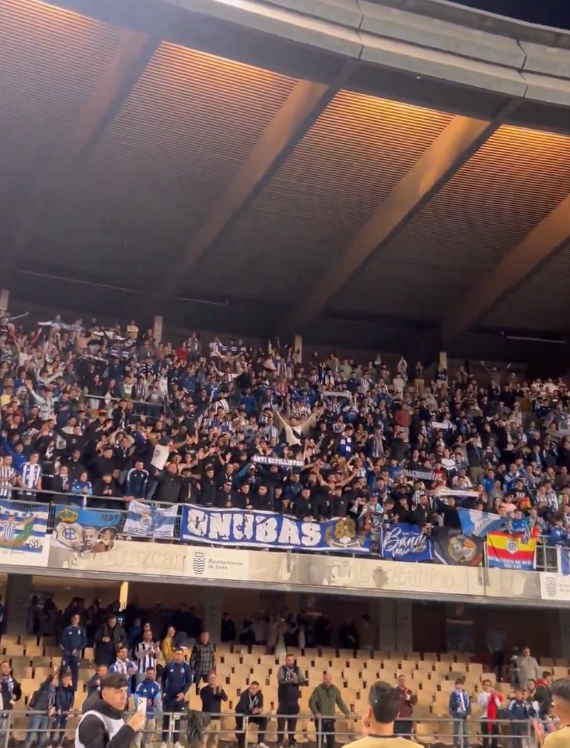 UltrasPresent's tweet photo. Frente Onuba 🔵⚪️🇪🇸

Xerez CD - Recreativo de Huelva. (08.03.26) https://t.co/UTQquUCoKB