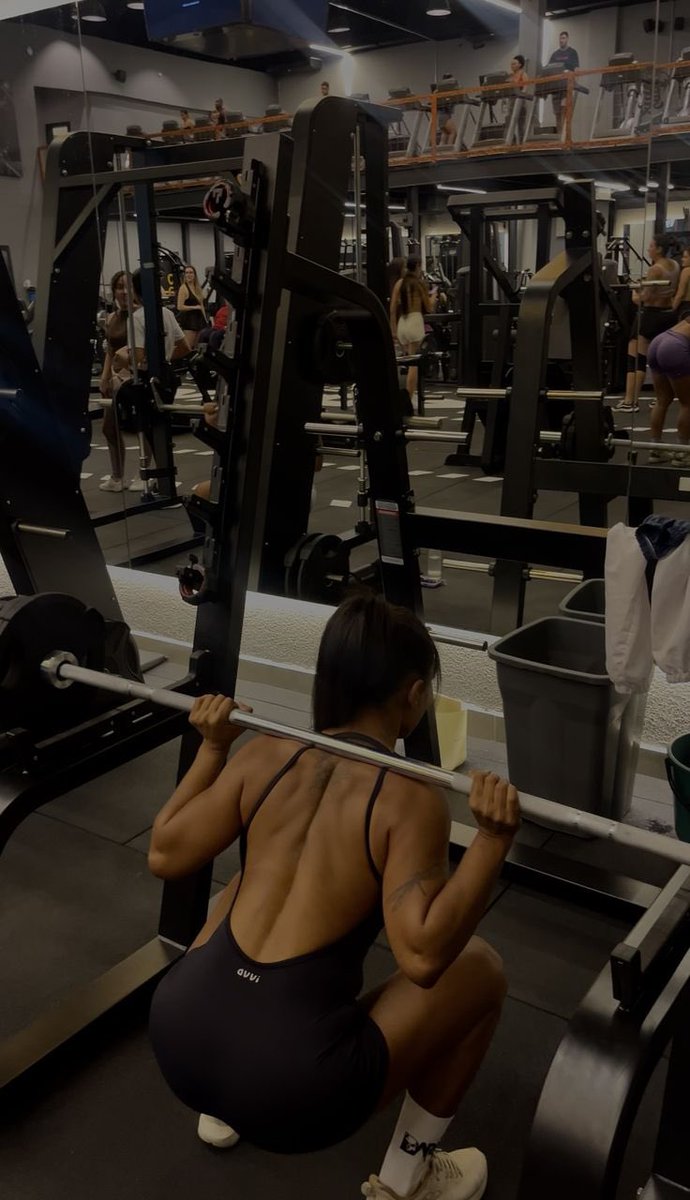 mossandlace_'s tweet photo. gym first.
everything else later.🏋️‍♀️ https://t.co/dYVLkmkiJT