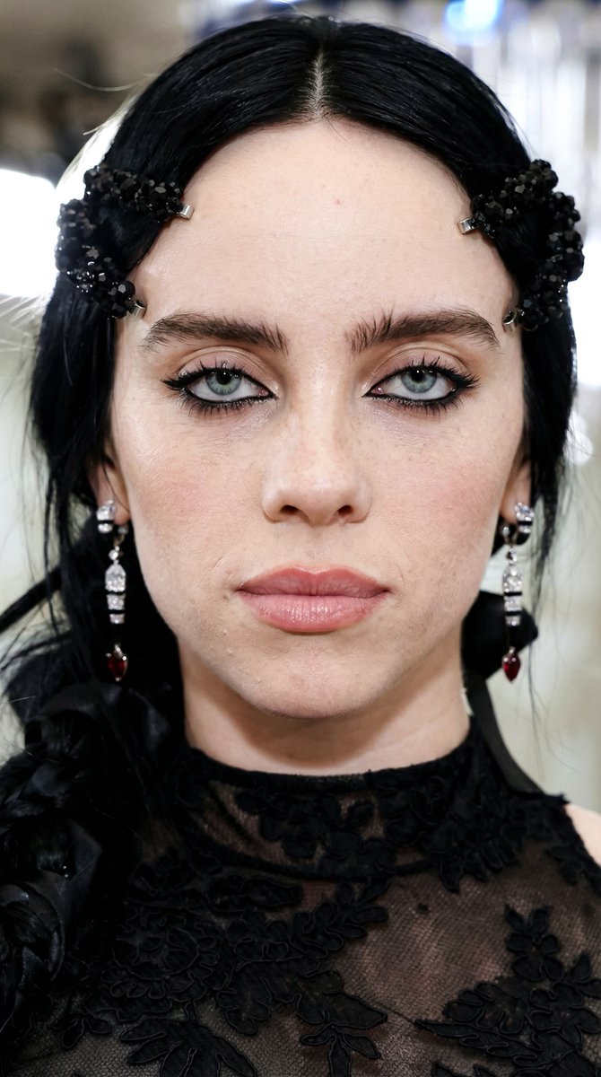 UHQ TWEETS tweet media