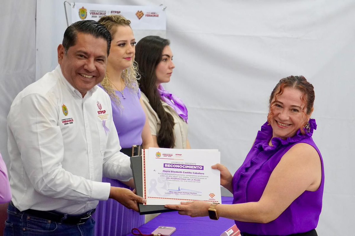 En el marco del Día Internacional de la Mujer, realizamos la ceremonia “Mujeres que Inspiran”.

Durante este evento entregamos reconocimientos a mujeres cuya trayectoria ha marcado historia dentro de la dependencia 💜.

Reconocer su labor es visibilizar sus logros ✨.