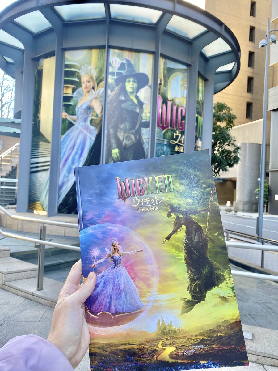 Wicked For Good観て来たのですが、1回じゃ消化しきれないのです。色々考察されている皆さんすごすぎる、、
ただ、映画を見て思う感想も解釈も全て人それぞれだから、自分の中の1番好きな解釈をしたい🥹
いやぁー全編通してとっても良かったな、、1年待ちわびていたよ😭😭😭いっぱい泣きました😭