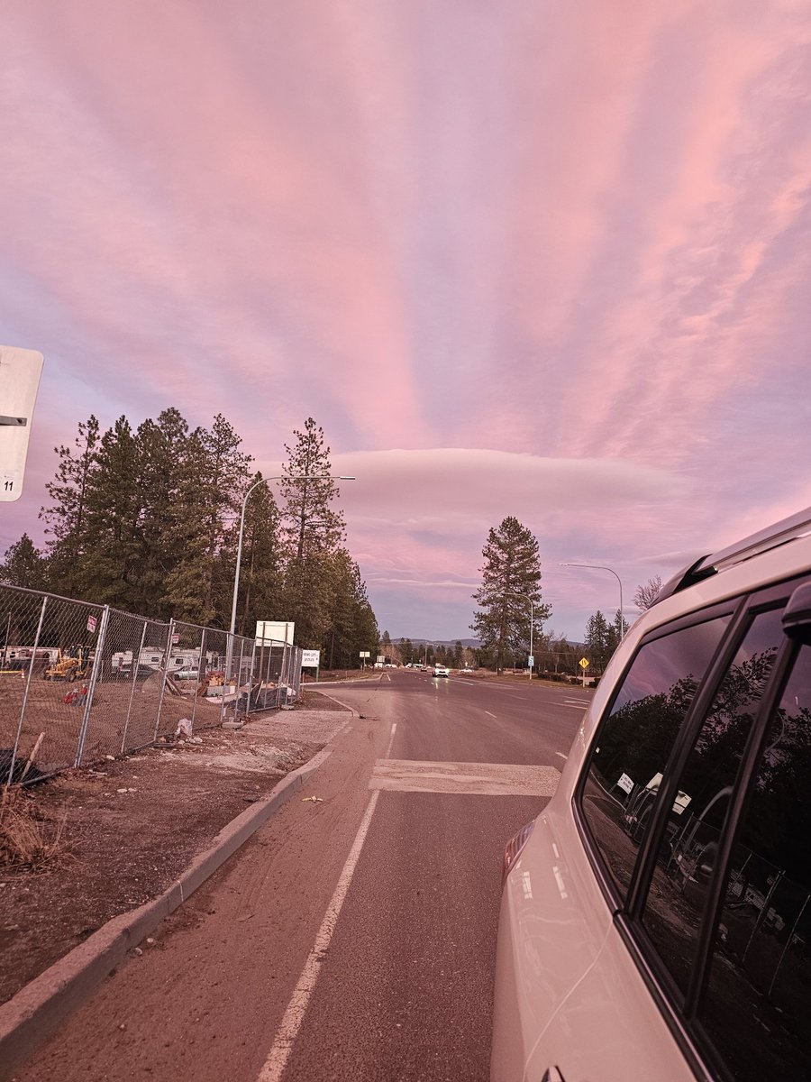 jw30019's tweet photo. @jsolomonReports Nothing like always. Just like the crap that gets sprayed on us. There's no way entire cities can get sick at the same time! Clouds did not look like this is the 70s 80s 90s early 2000s clear blue fkn ski then, sunsets did not look like this! https://t.co/gvS6xpL4iN
