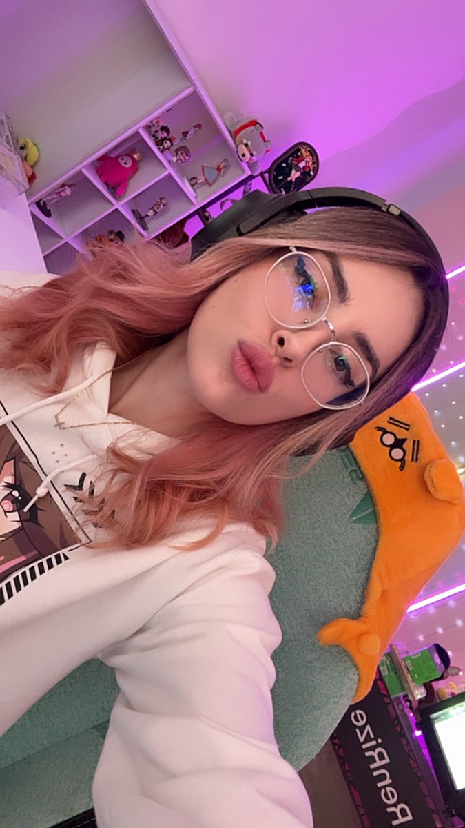 RankeAndo por primera vez en LoL, 5 latinos un sueño (modo fácil) empieza hoy, deaaa ven ya twitch.tv/renrize