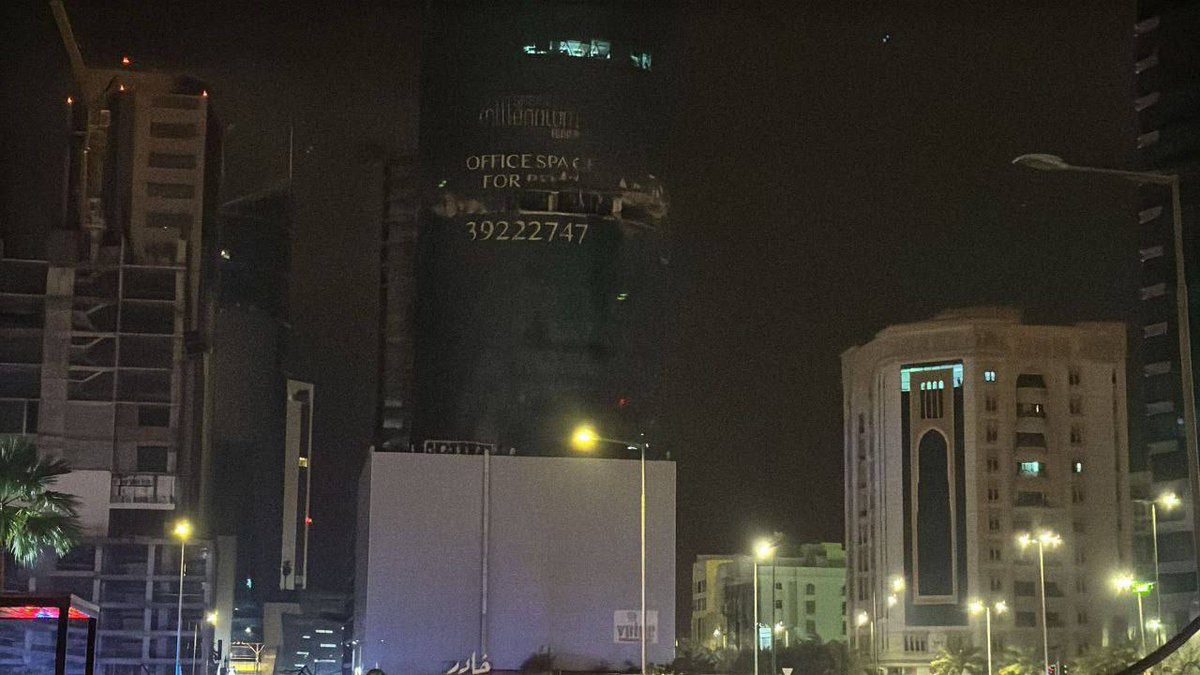 ماذا حدث في البحرين ؟؟

تكتيم شديد

تم تنفيذ عمليات اغتيال لعدد من الدبلوماسيين الامريكيين في البحرين

ثم تم نقلهم إلى مستشفيات في المنامة إثر الهجوم المباشر داخل البرج بالبحرين