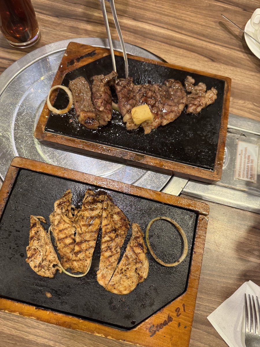 navyaddict26's tweet photo. Steak favorit kita 🫶🏻🫶🏻🫶🏻 https://t.co/JbUmwimkjj