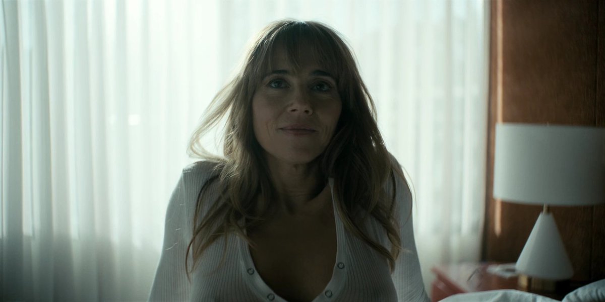 sirencrave's tweet image. linda cardellini in "dtf st. louis"