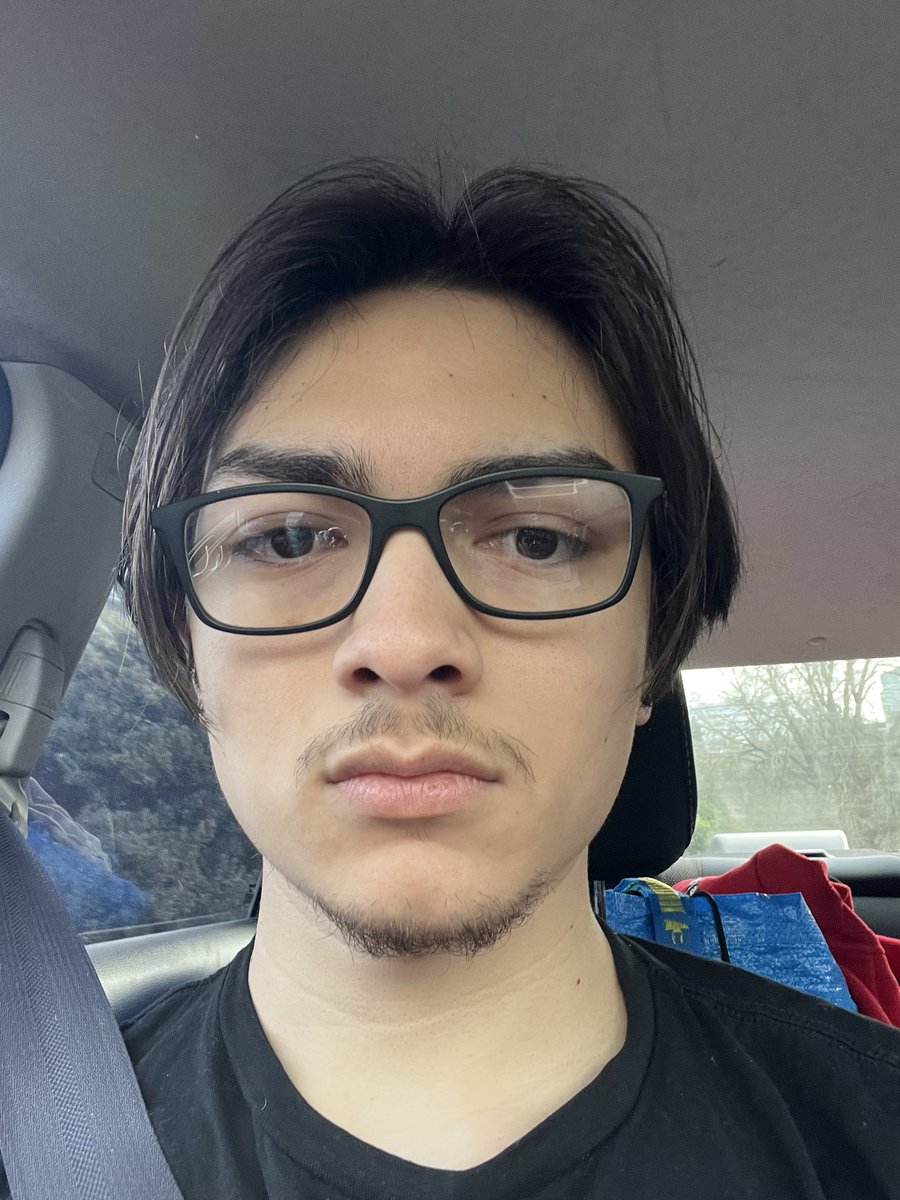 _hhhhhb's tweet photo. havent played smash in like 3 years, going to my first oregon local w 0 warmup wish me luck guys https://t.co/P3z7BCLtSL