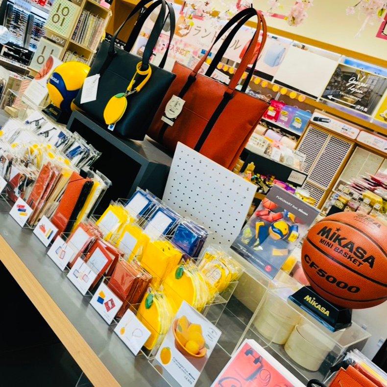 fukunary's tweet photo. 【NEWS】広島県福山市、うさぎや福山南店様にて期間限定POP-UPを行っております。

日程：3月6日(金) ～ 5月15日(金)
場所：入口平台

ボールが持つ軽くて丈夫なバッグ・ファッション雑貨をご紹介いたします。
皆様のご来店、心よりお待ちしております😊 https://t.co/CucEeFEHbI