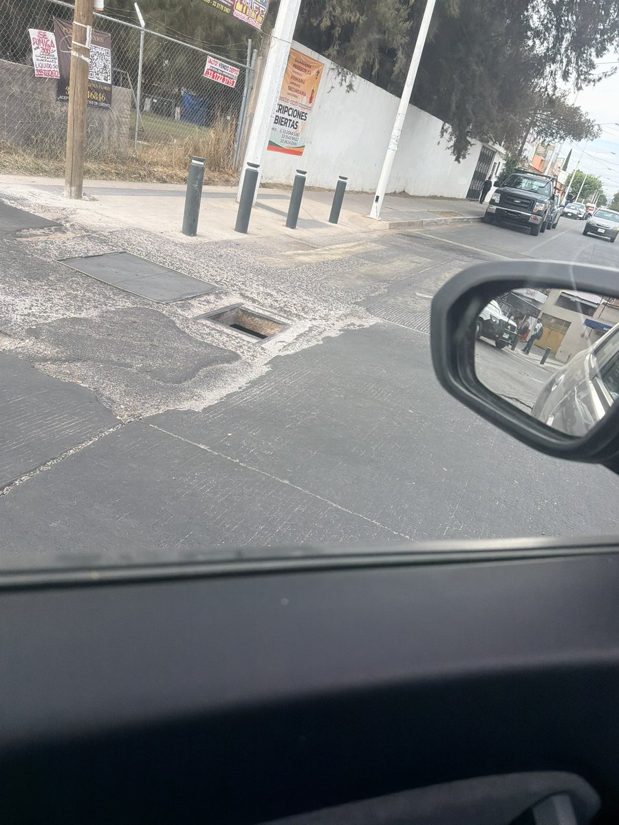 de_leon_a's tweet photo. @Trafico_ZMG registro abierto en Camino Antiguo a Tesistán y Avenida Guadalajara. ⚠️ ¿A quién se reporta? https://t.co/29B14Y5iPj