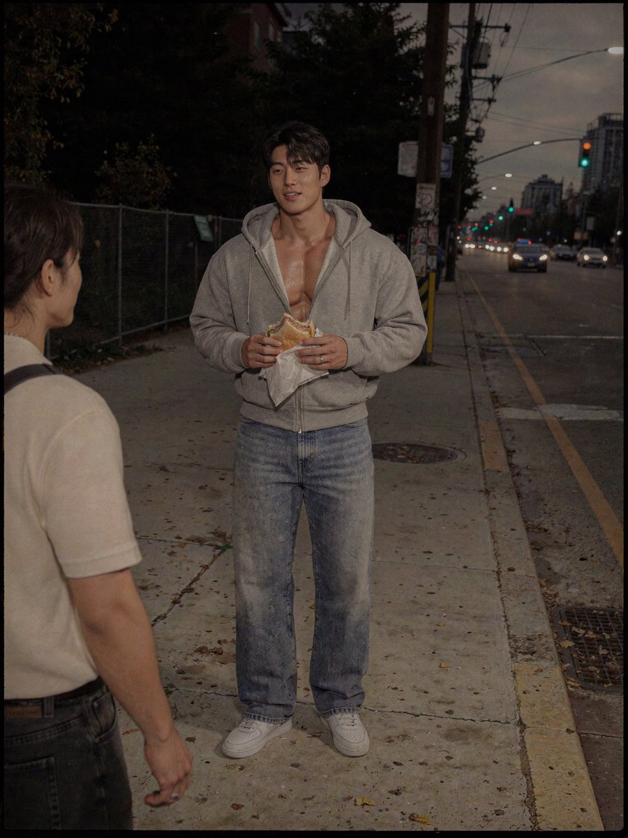 jaeyoungjoon_'s tweet photo. Behind the scenes 📸 always happy when there’s food

#streetphotography #malemodelling #malemodels https://t.co/ypMnBB5X9S