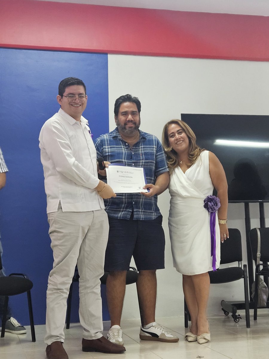 cytiuagro's tweet photo. En el marco del 17.º aniversario de la Facultad de Ciencias y Tecnologías de la Información se realizó el Foro de Egresados, donde profesionistas compartieron su experiencia con estudiantes, motivando a las nuevas generaciones.
#SomosCyTI #OrgullosamenteUAGro https://t.co/qWnK9YYdkH