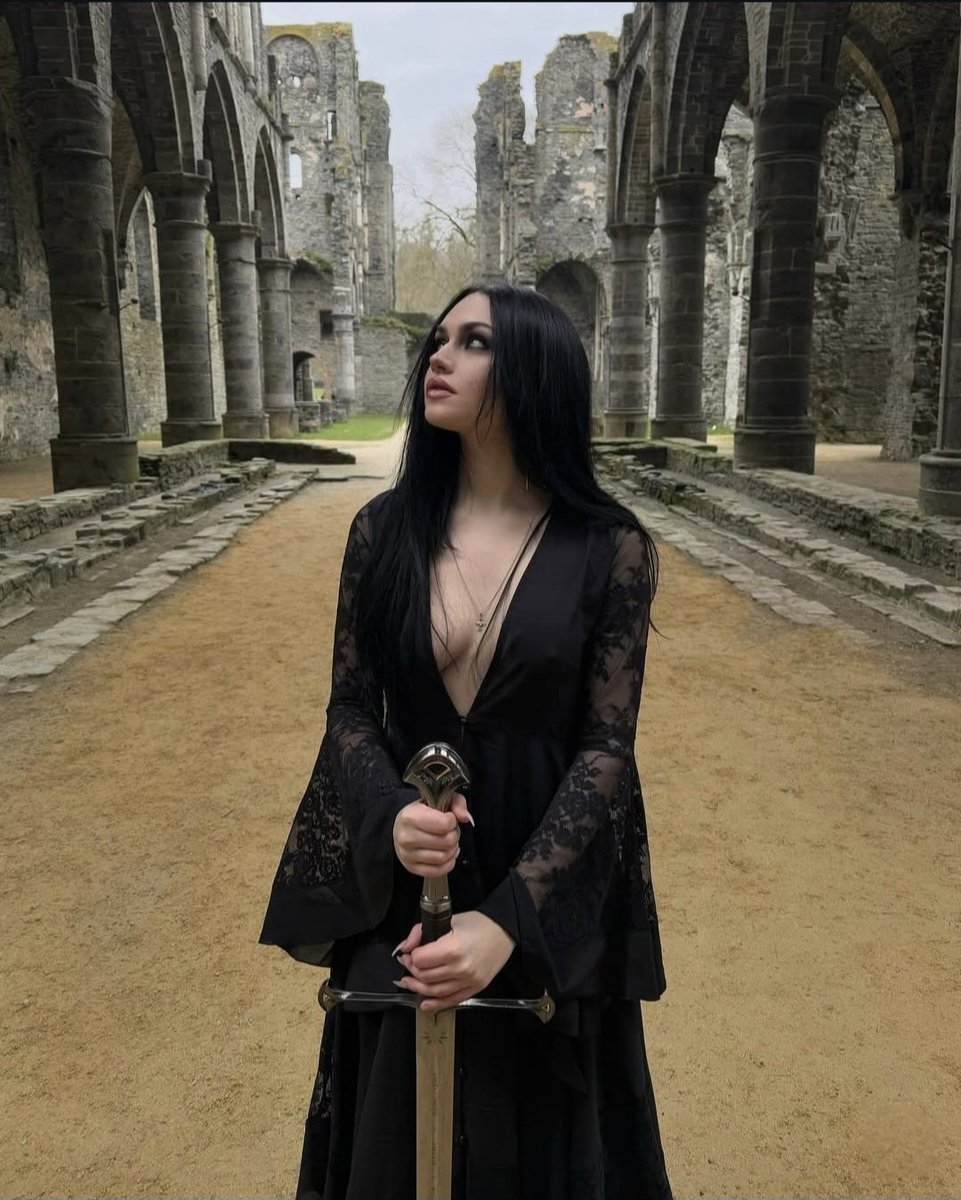 𝕸𝐢𝐡𝐚𝐰𝐤`` tweet media