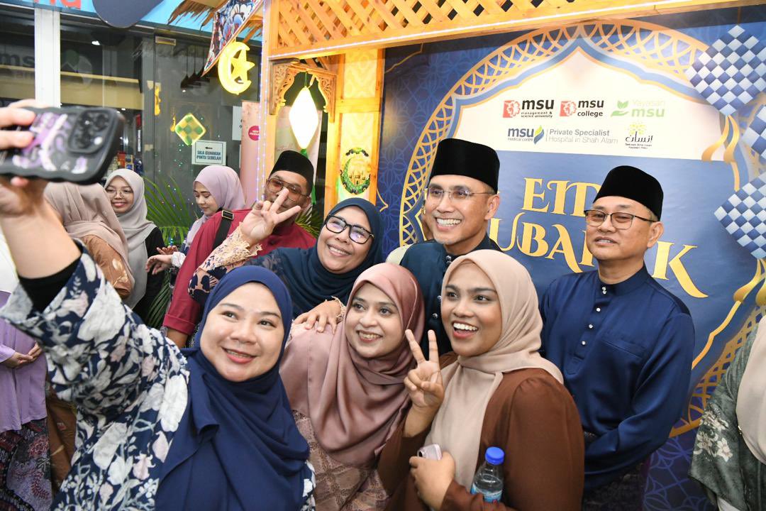 MohdShukriYajid's tweet photo. At the Iftar gathering with the @msumcmalaysia team. Great to connect with our management, consultants and staff as the #MSUMC family continues to grow. Strengthening our commitment to serve the healthcare community with excellence and compassion. #MSUihyaramadan #RamadanConnect https://t.co/CQ8Eml2Z9I