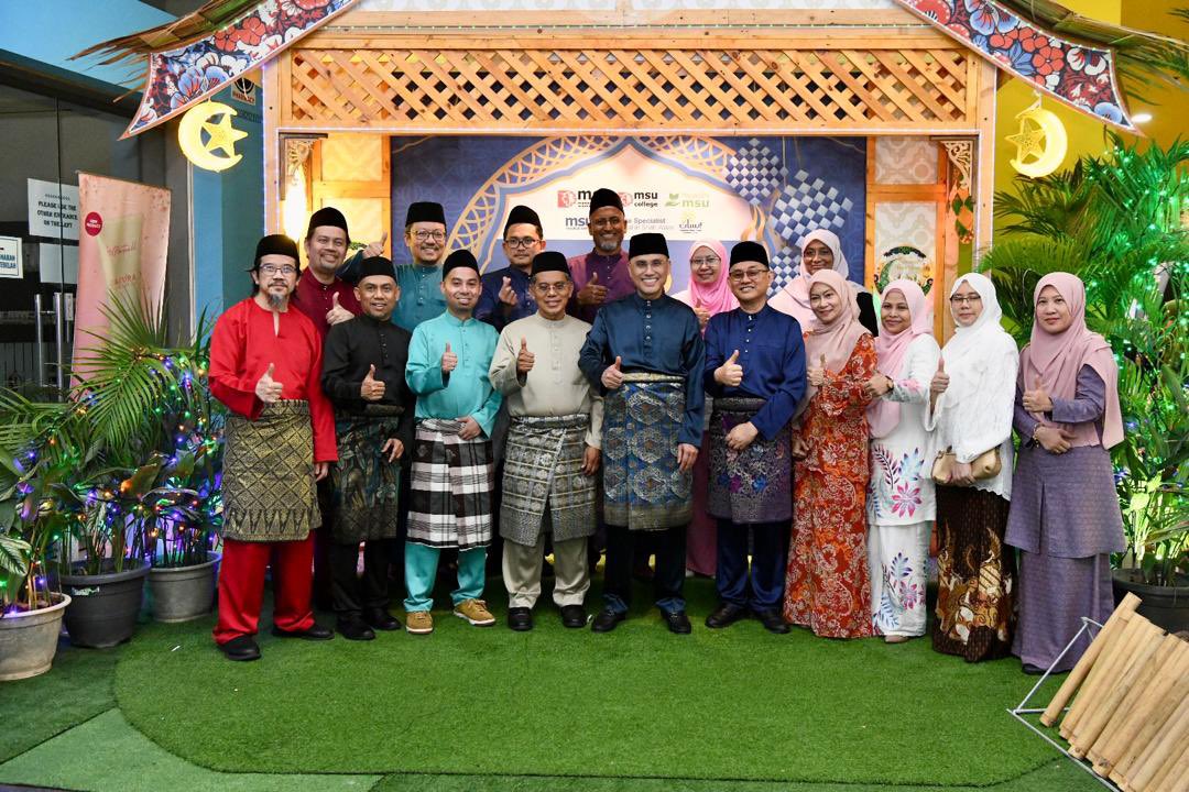 MohdShukriYajid's tweet photo. At the Iftar gathering with the @msumcmalaysia team. Great to connect with our management, consultants and staff as the #MSUMC family continues to grow. Strengthening our commitment to serve the healthcare community with excellence and compassion. #MSUihyaramadan #RamadanConnect https://t.co/CQ8Eml2Z9I