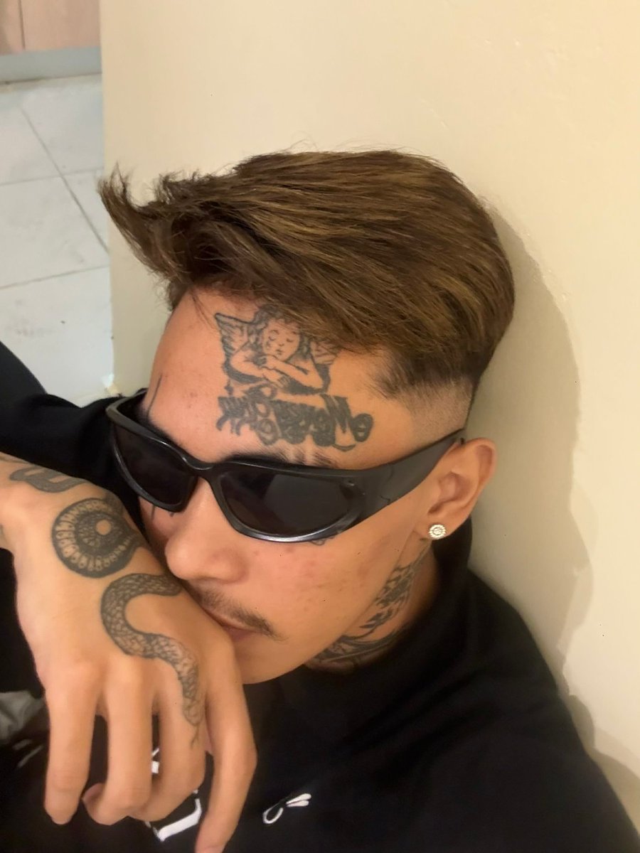 Aaronjay_11's tweet photo. Dm ko mag 🖤? https://t.co/pU80Uyn8Ca