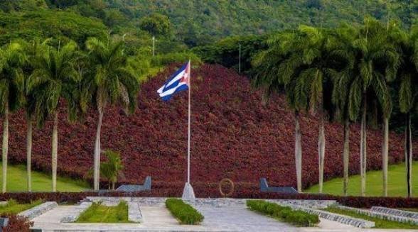 🇨🇺 Aniversario 68 de la Constitución del Segundo Frente Oriental Frank País, importante estructura guerrillera, fundada bajo el mando de Raúl Castro y dedicada al joven Frank País, cuya labor fue decisiva para el fortalecimiento de la lucha revolucionaria en el oriente del país.