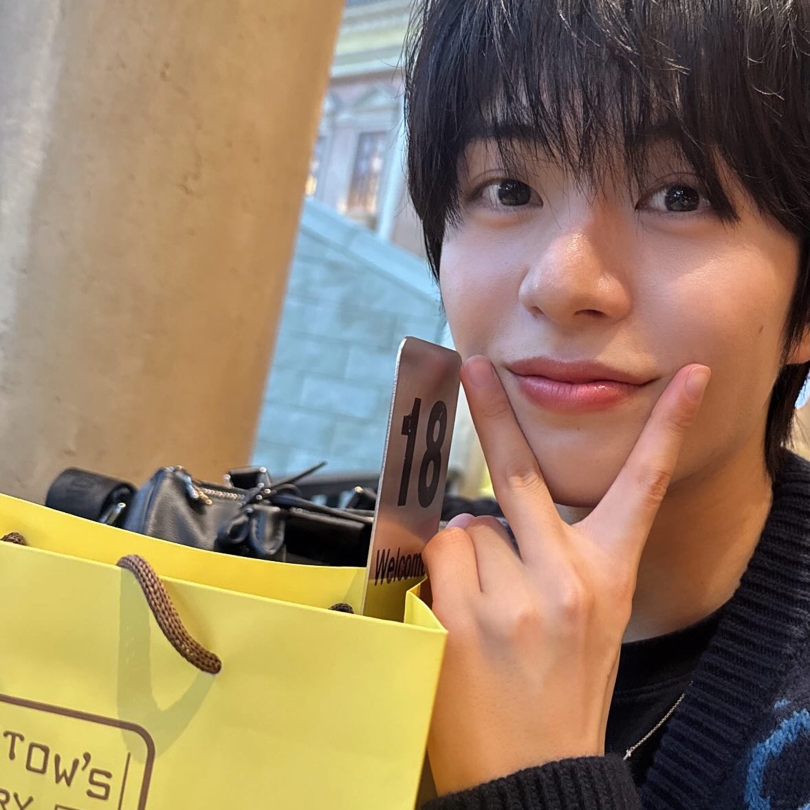 LUV523BL's tweet photo. ストーリーで途中で気づいた時天才すぎて頭上がらなかった。 https://t.co/TpcNsAE0f5