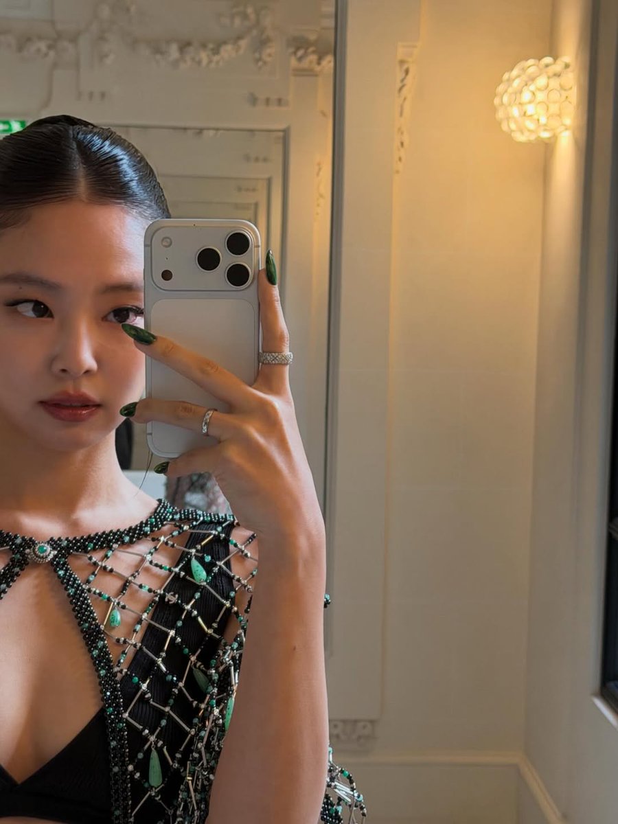 JENNIE NEWS tweet media