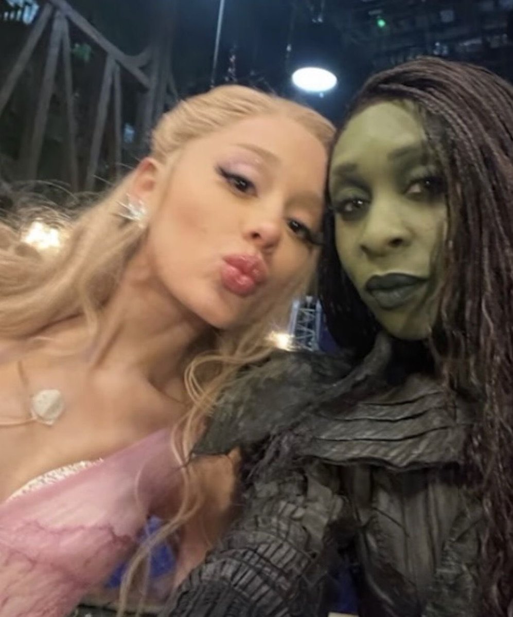 newpeedr's tweet photo. glinda &amp; elphaba.                   ari &amp; cynthia https://t.co/6EcNXpxoM3