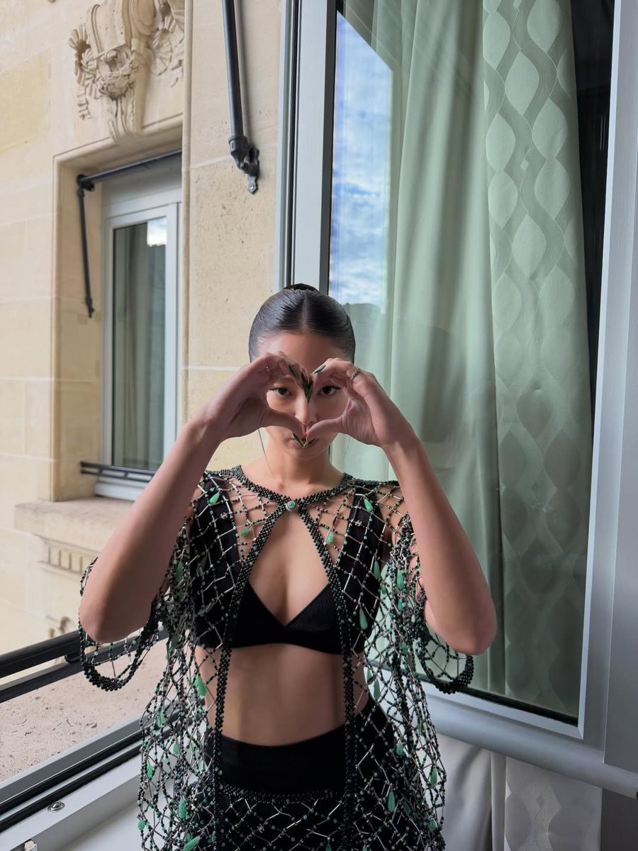 JENNIE NEWS tweet media