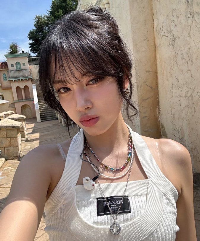 imagine casually having the ability to unlock two completely different but insanely gorgeous face cards