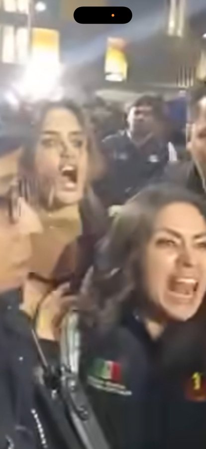 👅ORALEEEEE PUUUUTOSSSS👊🥊

🚫Ayer de "solidaria" con las mujeres por el 8M // unos días antes rompiéndole su madre a las mujeres vendedoras de San Cosme...🤡💩😳 <a href="/AlessandraRdlv/">Alessandra Rojo de la Vega</a>