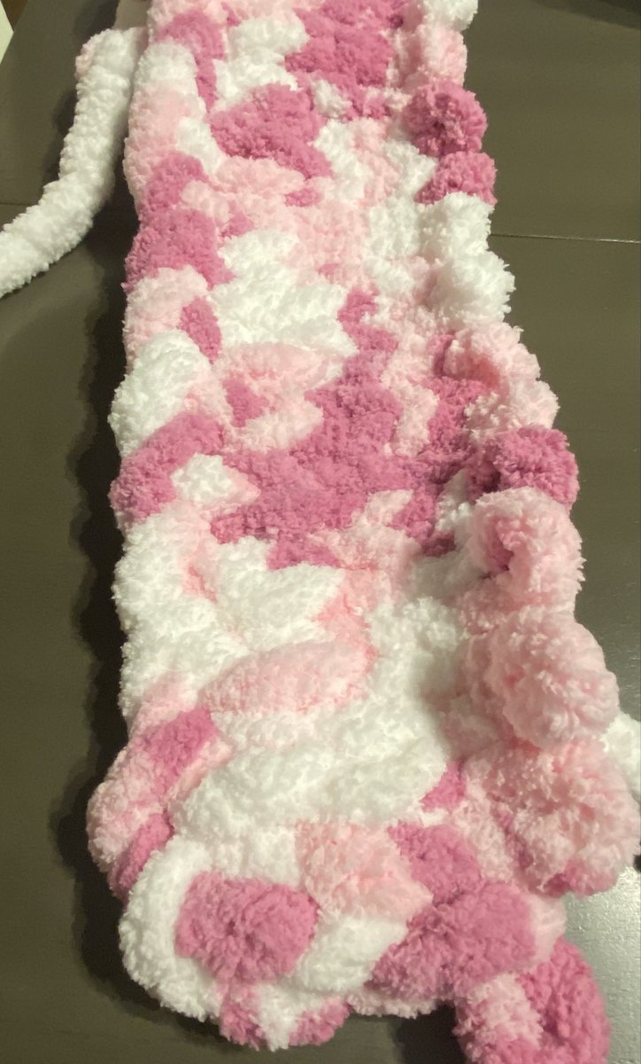 Dalton3252016's tweet photo. Throw number 2 has begun for granddaughter number 2! Different color scheme from first throw. #ChunkyThrow #ChunkyYarn https://t.co/YX9PfFWGE5