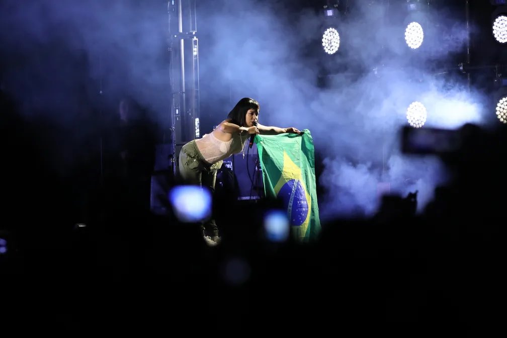 Lily Allen Brasil tweet media