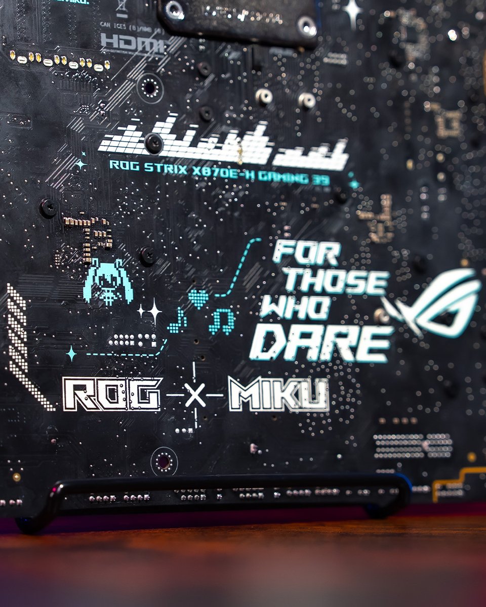 ASUS_ROGNA's tweet image. Don't forget to celebrate Hatsune Miku Day 🎶💕🩵

Our favorite vocaloid continues to dazzle with every detail ✨

#ROGxHatsune #ASUSPCDIY #pcsetup #pcgaming