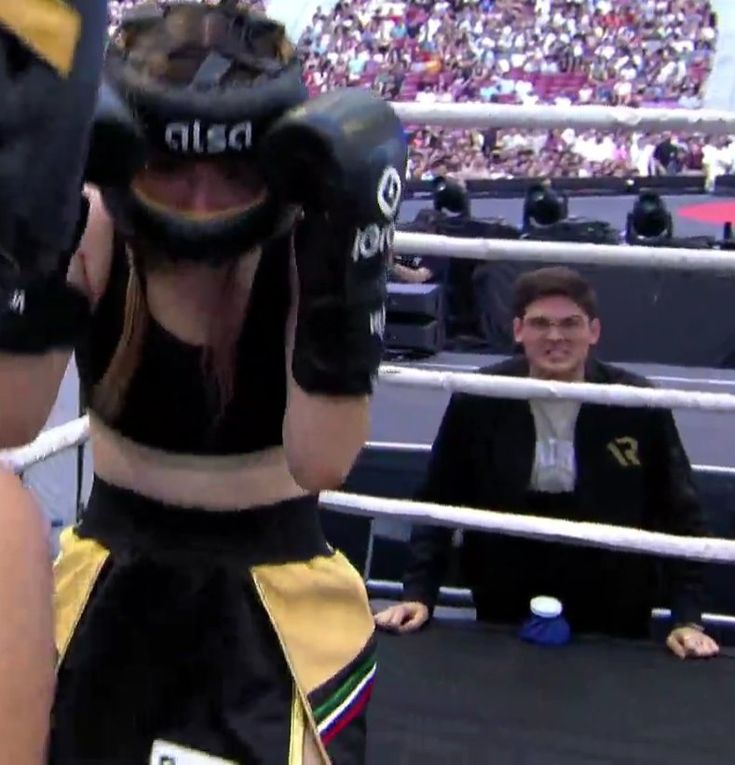 laraagg_'s tweet photo. Vuelve este iconic momento de la velada? https://t.co/6wlb5LqBCd