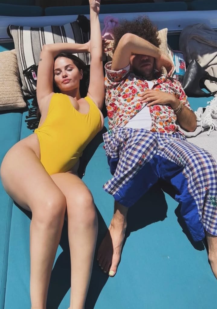 El cuerpazo de infarto de Selena!!!! Que mujer más completa Dios 🔥