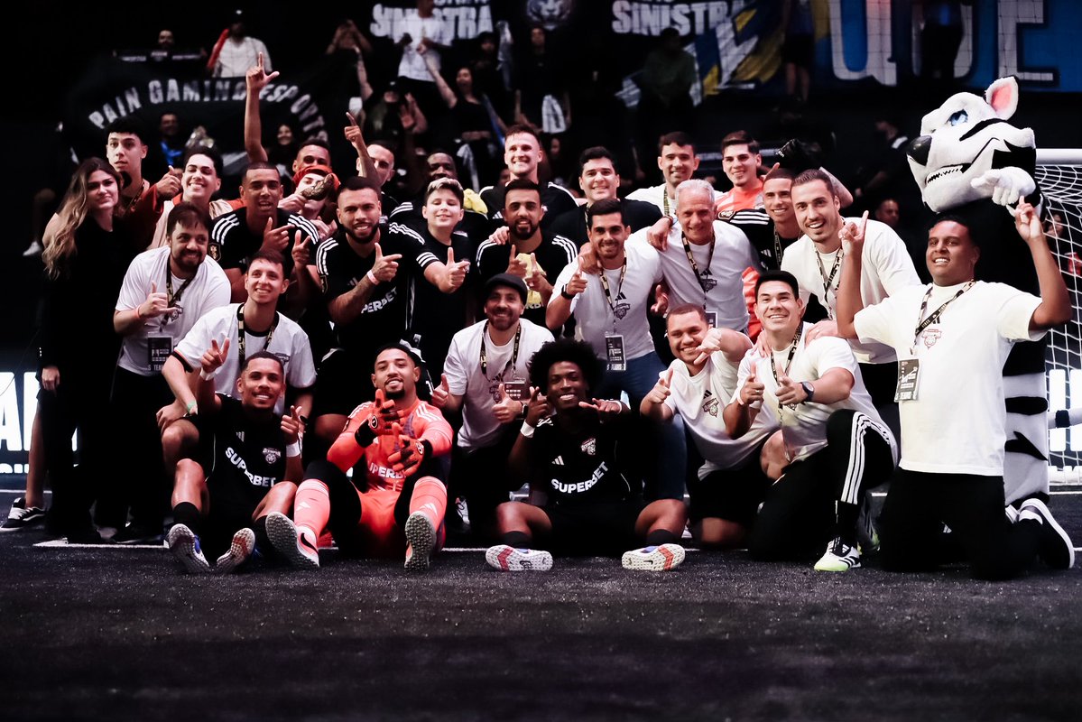 DesimpaiN tweet media