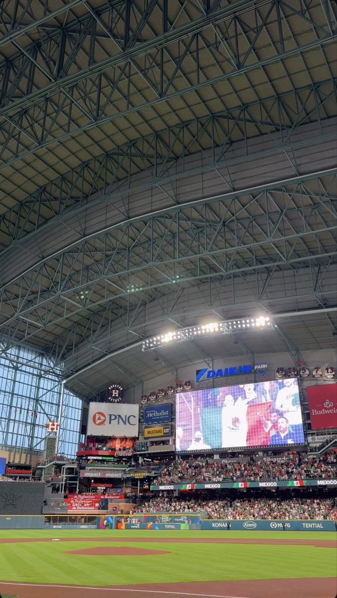 #WBC⚾️ | ¡PLAY BALL!

🎙️Comienza el tercer juego del Tricolor, <a href="/MexicoBeis/">Novena México 🇲🇽⚾</a> se enfrenta a <a href="/USABaseball/">USA Baseball</a> donde viviremos un gran partido entre las dos escuadras que aparecen invictas en el certamen

📊 México (2-0) | 📊 USA (2-0)