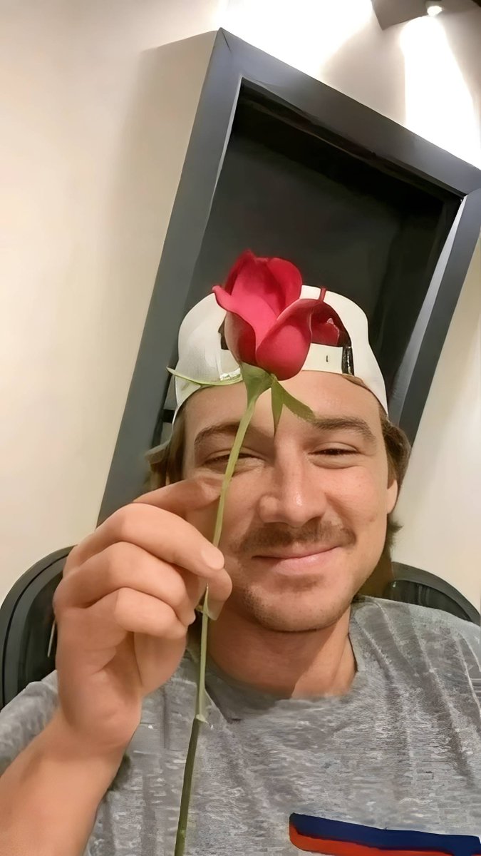 MPvtchat23953's tweet photo. If you know you deserve roses 🌹this is for you My Beautiful 😍 
#morganwallen https://t.co/Y2UOej6C0E