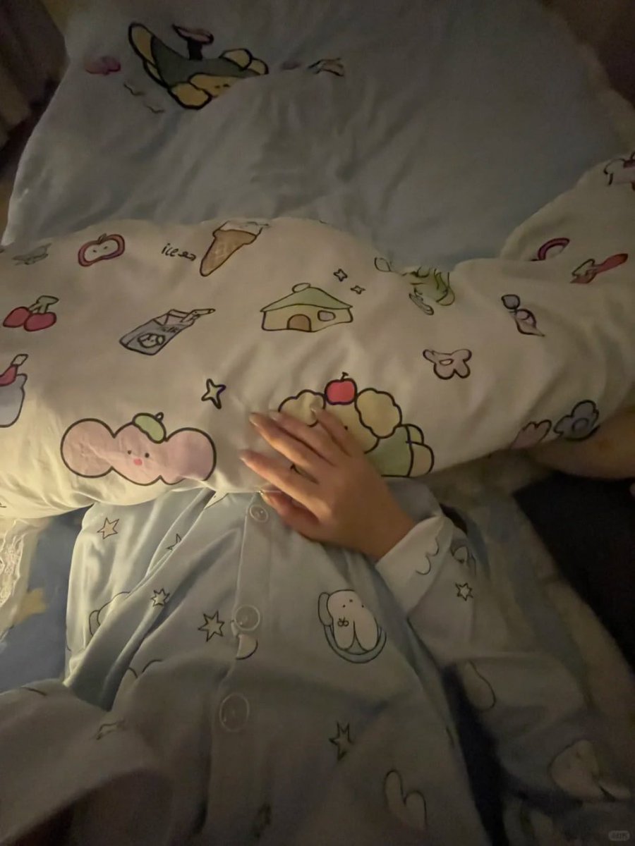 DanielSLT_11's tweet photo. Nothing beats a fluffy pillow and pastel PJs after a long day 😴��� Goodnight world #BedtimeBliss #SanrioLove https://t.co/JrRhBfjFWs