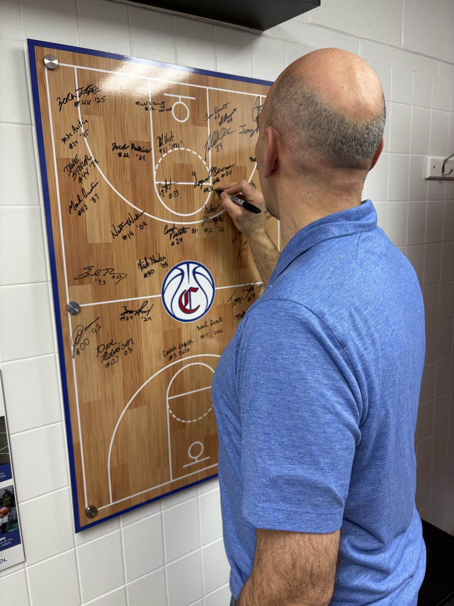 CarrollBoysBB's tweet photo. The tradition continues! ✍️

Tonight, we celebrated our seniors as they signed the alumni board: Caden English, Noah Dent, and Niko Joseph (Class of 2026).

Special shoutout to 1990 alum Matt Joseph for stopping by to sign alongside his son, Niko.

#PatriotPride https://t.co/nEiAOlazTD