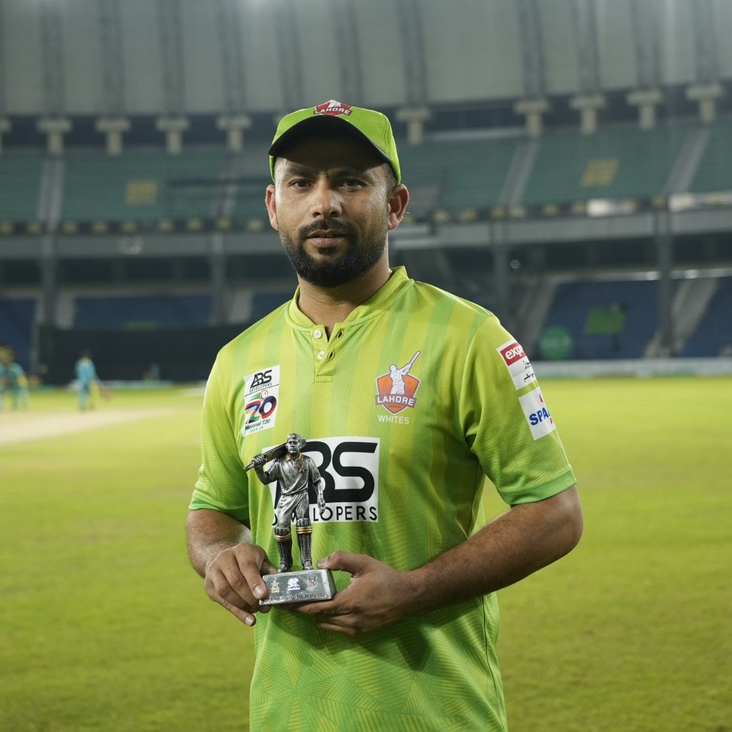LahoreWhites's tweet photo. 🏏 ABS Developers National T20 Cup 2025-26 🏏
Our star⭐ Muhammad Akhlaq bags player of the match for 48 off 28 vs FSD 🏏
Back to Back great performances

1st Match: 58 Runs
2nd Match: 48 Runs 

Great contributions from our inform star @MAkhlaq50
#FSDvLHRW | #NationalT20Cup https://t.co/dAhsSQfW2w
