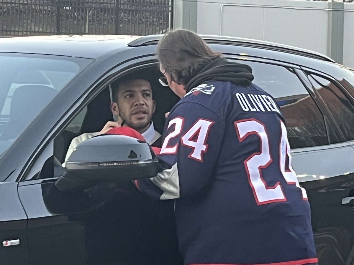 Thanks <a href="/jetgreaves/">Jet Greaves</a> for taking time out of your day to stop and sign for us fans.  Go on the road and win some games my guy!