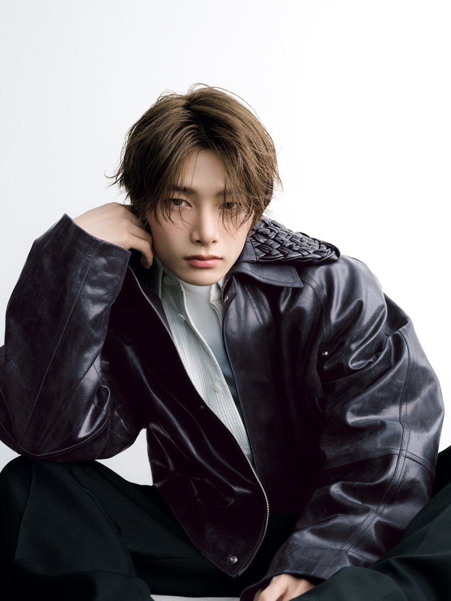 love4yji's tweet photo. finally hq version of men’s non no photoshoot ❤️‍🩹

I.N x MEN'S NON-NO
#I_NxMensNonNo
#I_NxBottegaVeneta https://t.co/Ul0ogs2Ov2