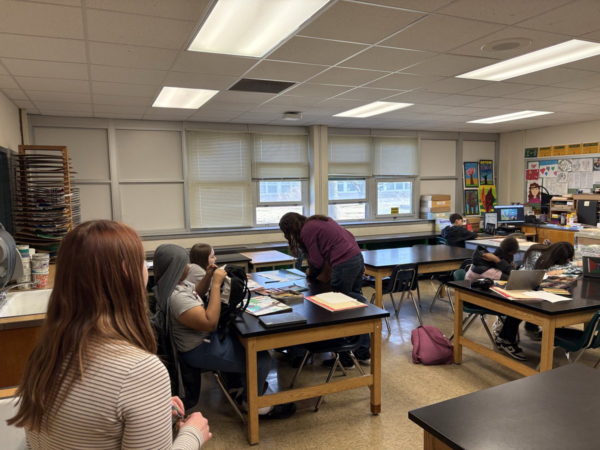 Mrs. Simons tweet media