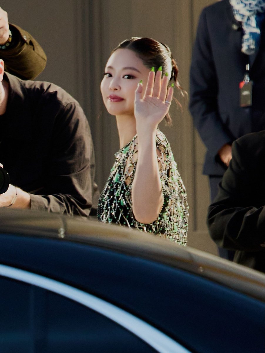 DC 제니 갤러리 tweet media