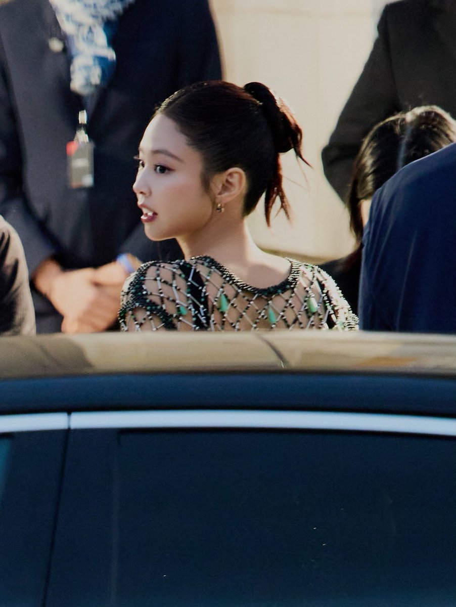 DC 제니 갤러리 tweet media