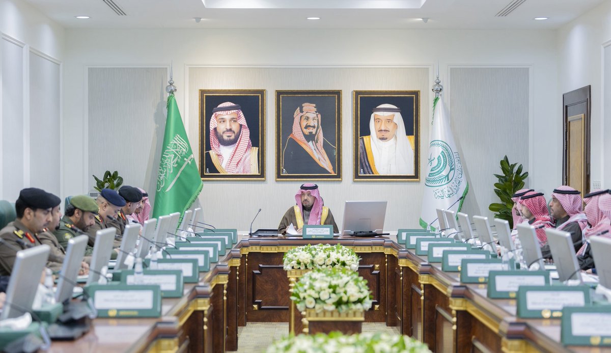 سمو #أمير_الحدود_الشمالية يرأس اجتماع الإدارات الخدمية والقيادات الأمنية استعدادًا للعشر الأواخر وعيد الفطر .

spa.gov.sa/N2532530