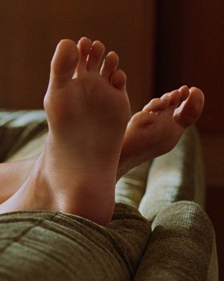 Feet ReTweet tweet media