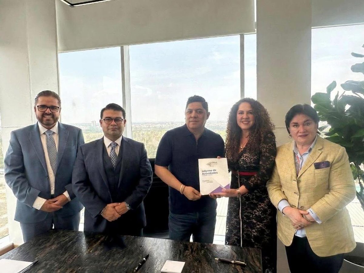 Hoy recibí el Informe de Actividades del Tribunal Estatal de Justicia Administrativa de manos de la magistrada María Olvido Rodríguez Vázquez, correspondiente a los avances y resultados de esta institución. 

En San Luis Potosí seguimos fortaleciendo las instituciones y