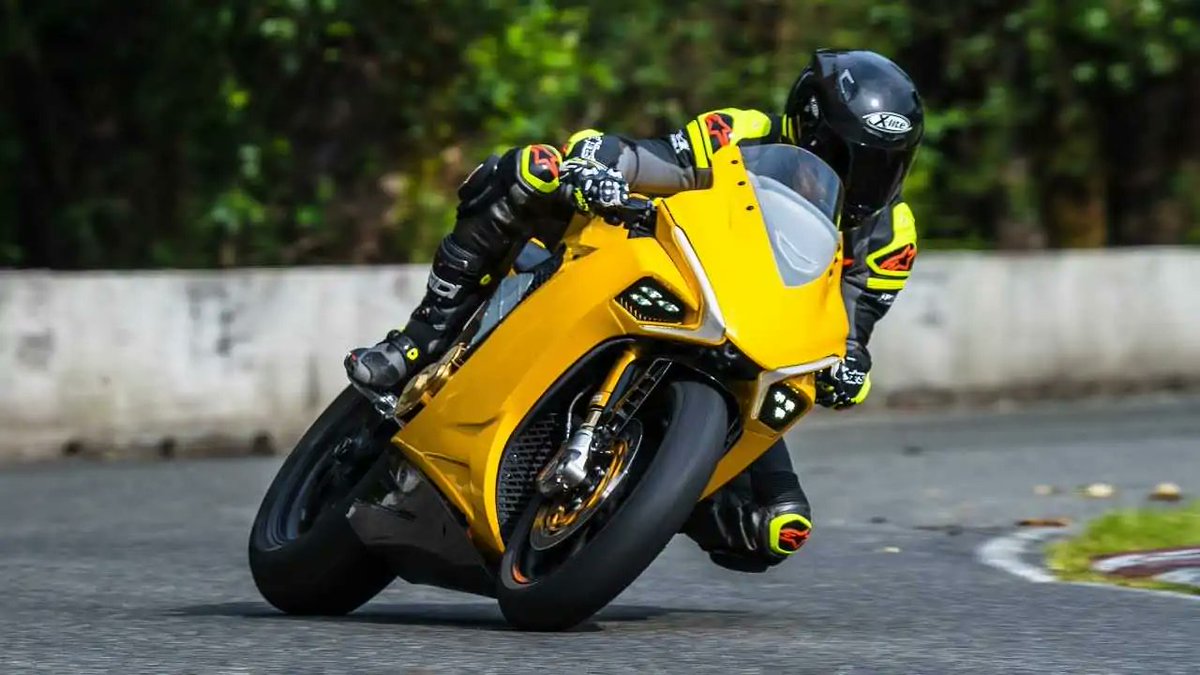 CurbsideBikes's tweet photo. Everybody just up and quit Damon Motorcycles. Is this the end of the road for the electric superbike brand?
#DamonMotorcycles #evbikes #motorcyclenews #motorcycleindustry
https://t.co/qjz8141TvK https://t.co/8sV9aEr3Eq
